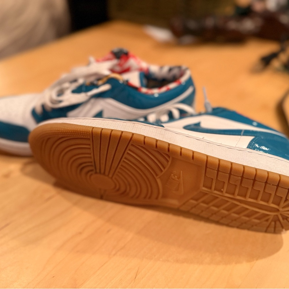 Nike Dunks: Like new with very little wear - Picture 3 of 4